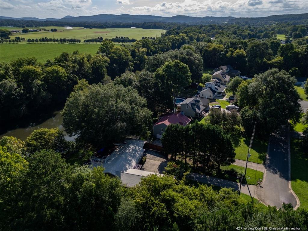 42 RIVERVIEW Court SE