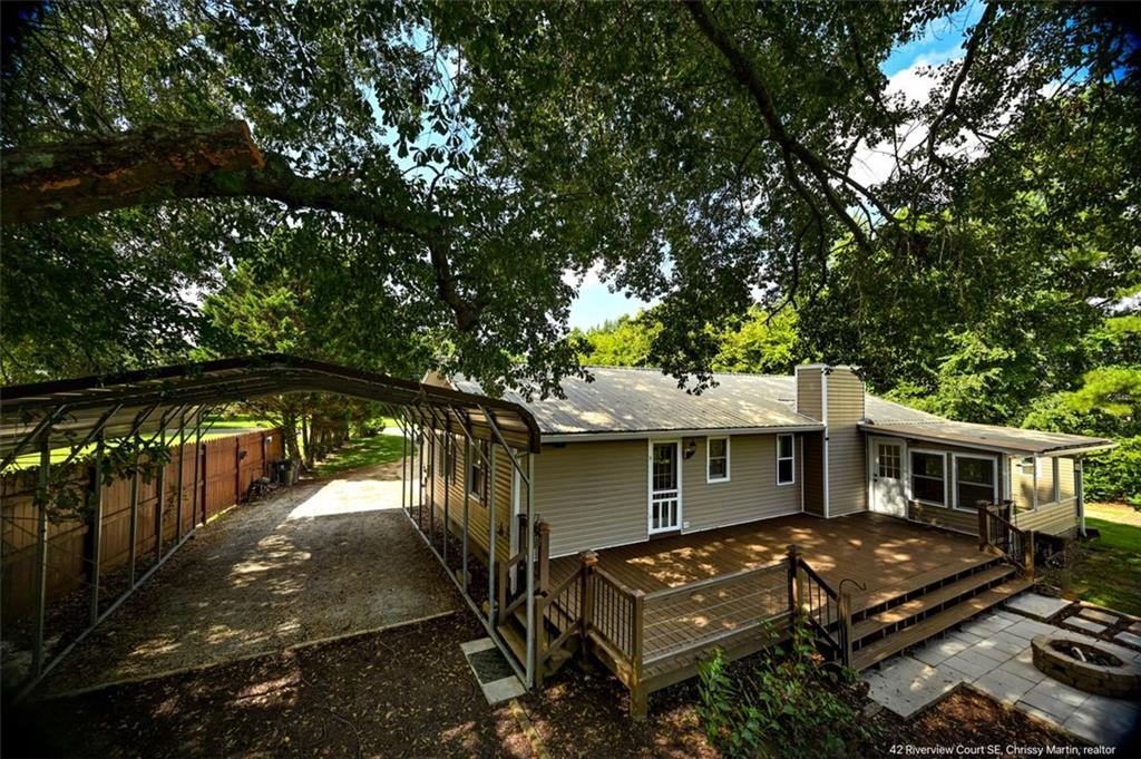 42 RIVERVIEW Court SE