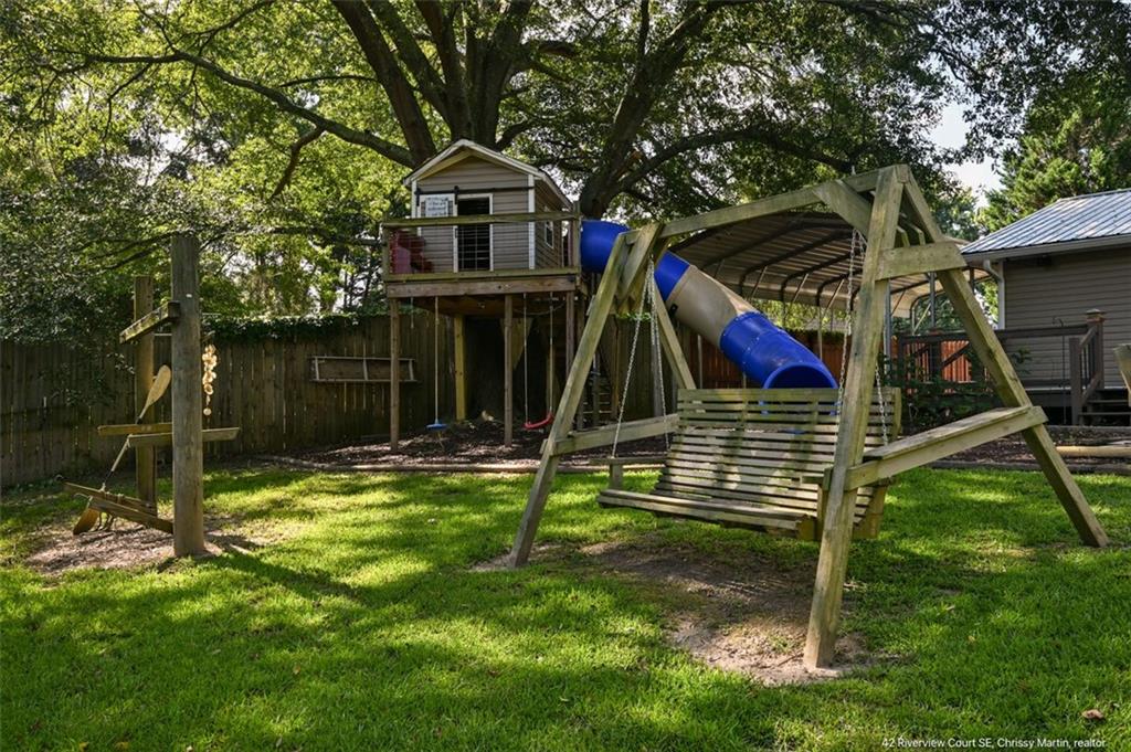 42 RIVERVIEW Court SE