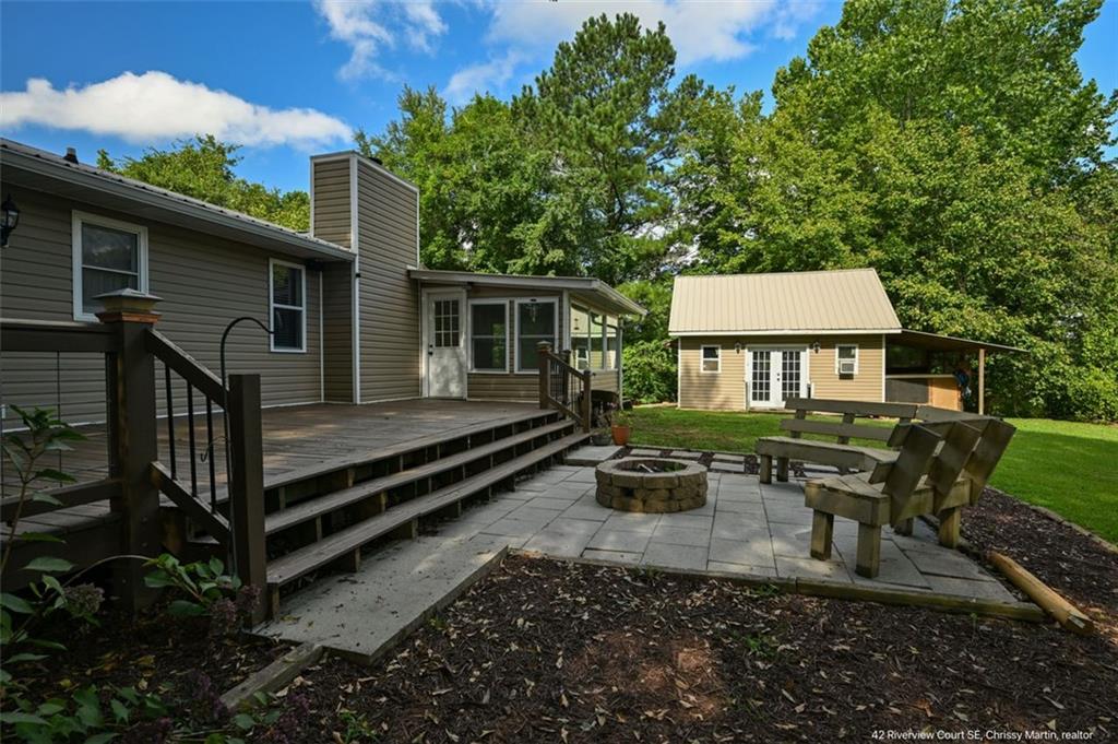 42 RIVERVIEW Court SE