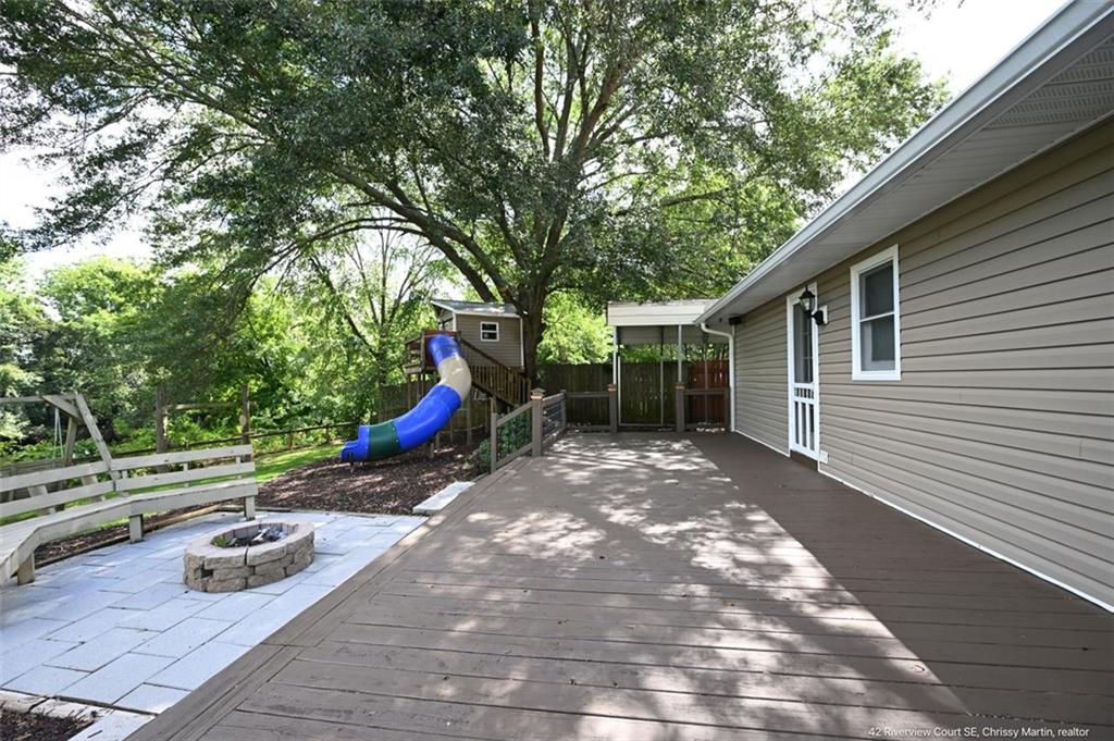 42 RIVERVIEW Court SE
