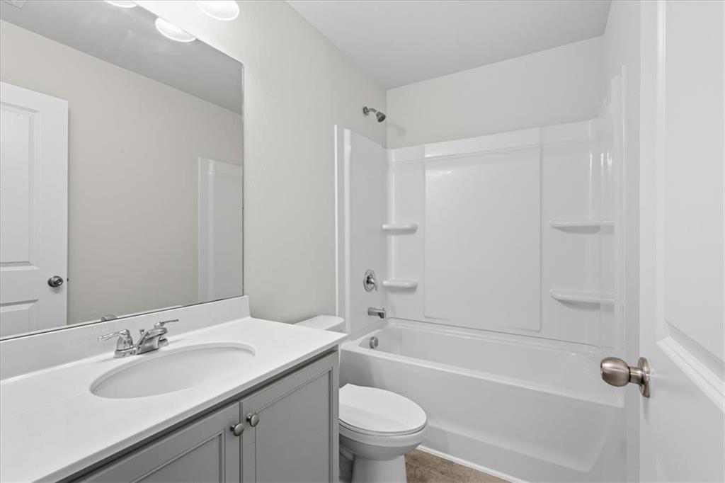 2832 Saratoga Lake View