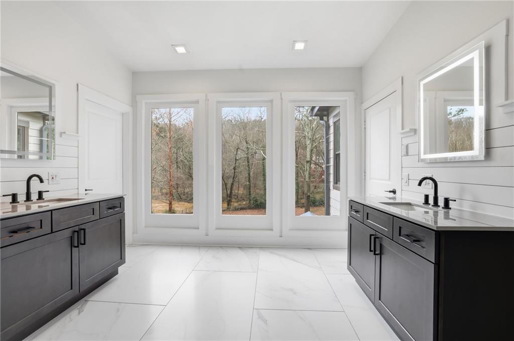 9785 La View Circle