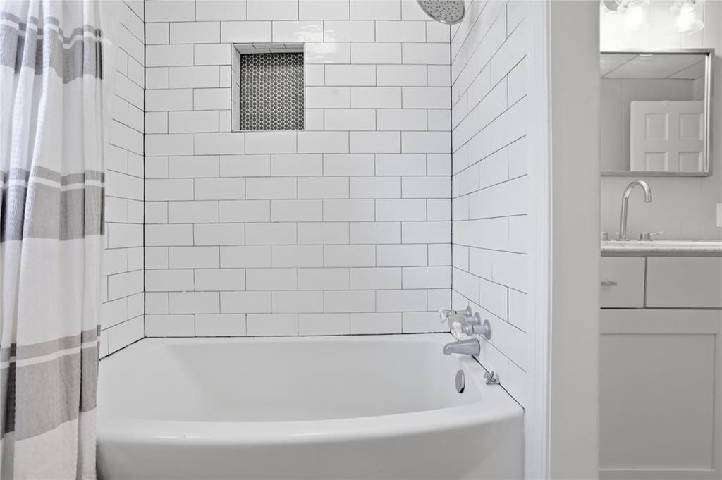 9785 La View Circle
