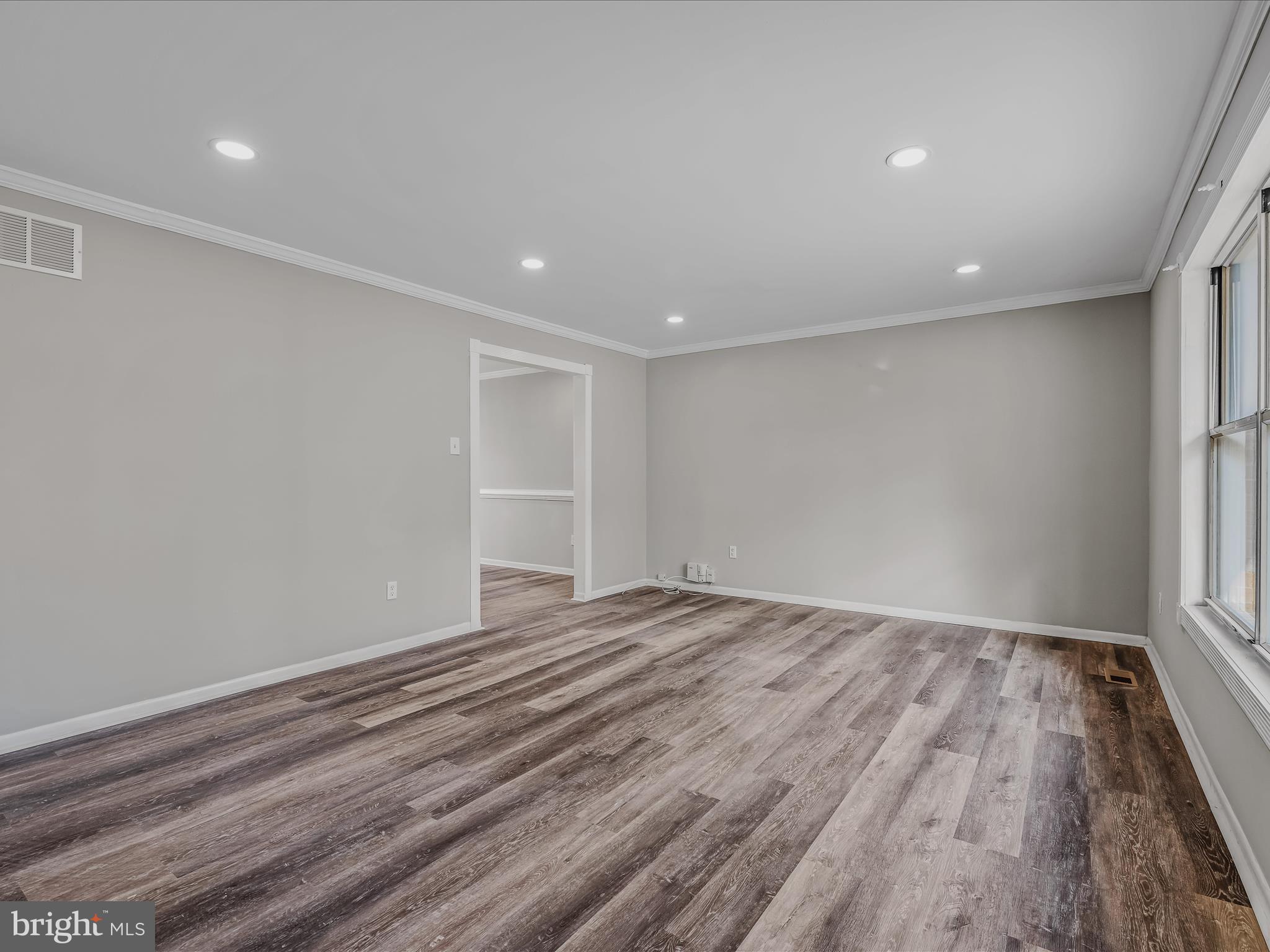 6 IRON BOLT COURT