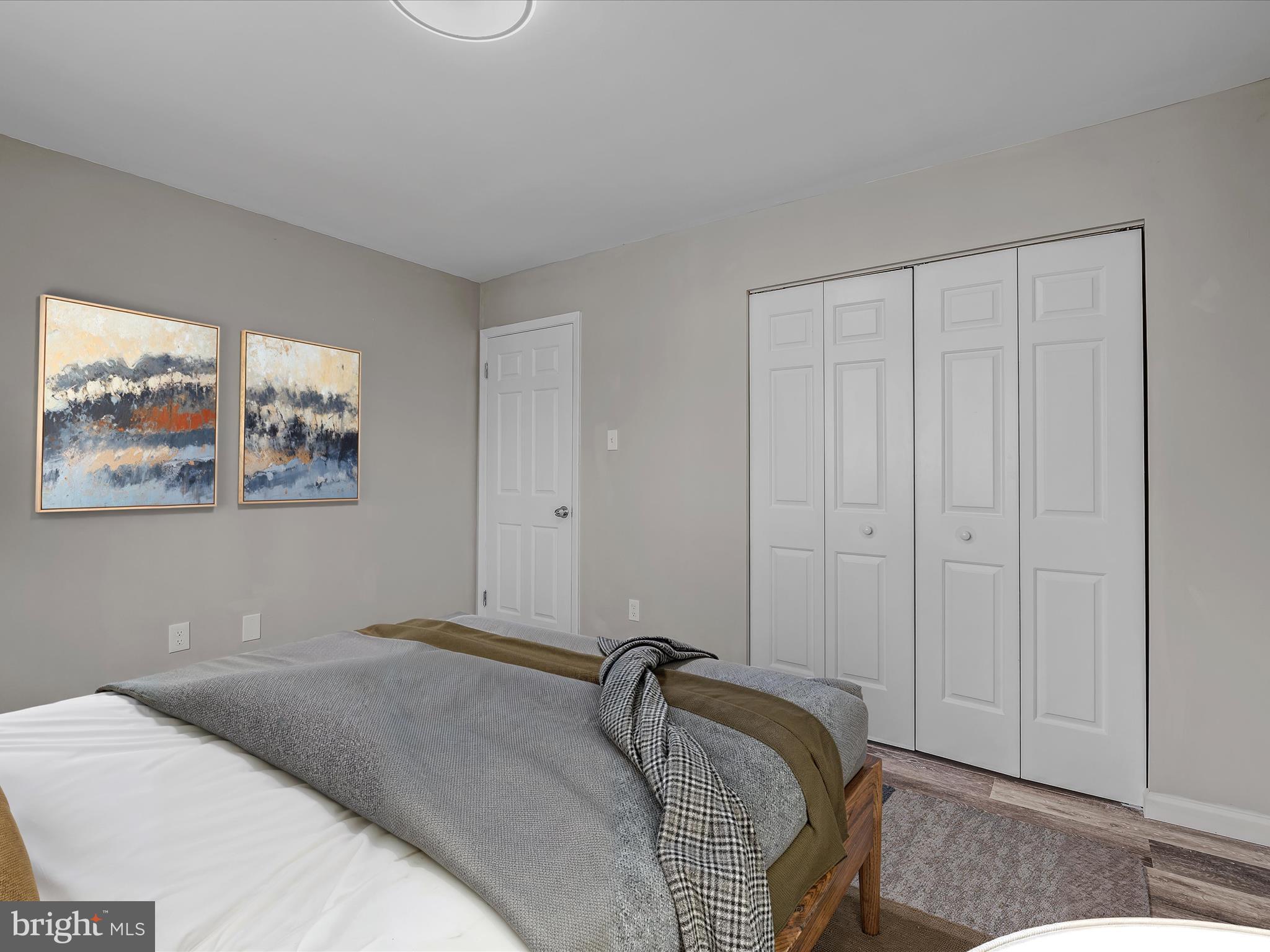 6 IRON BOLT COURT