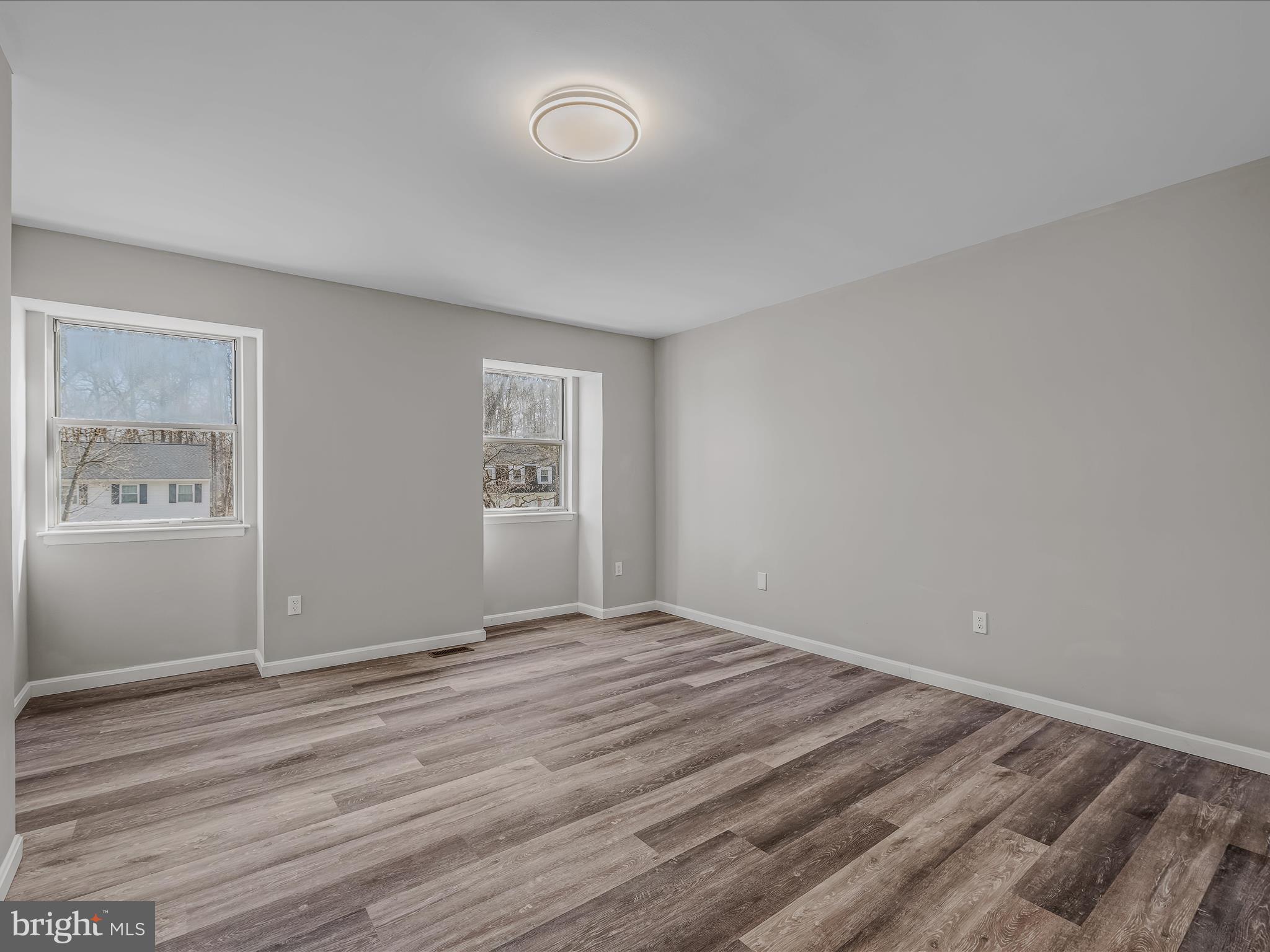 6 IRON BOLT COURT
