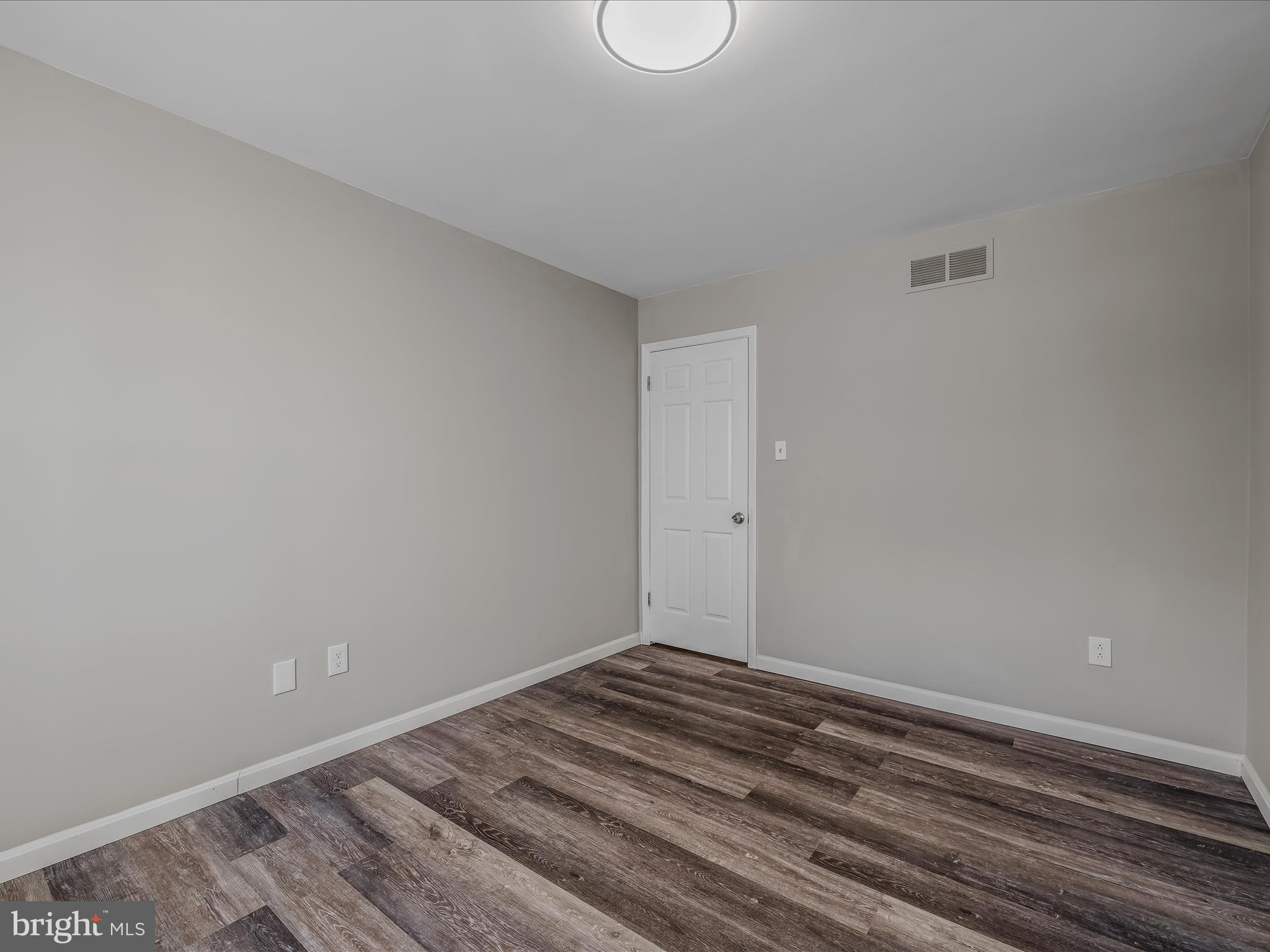 6 IRON BOLT COURT