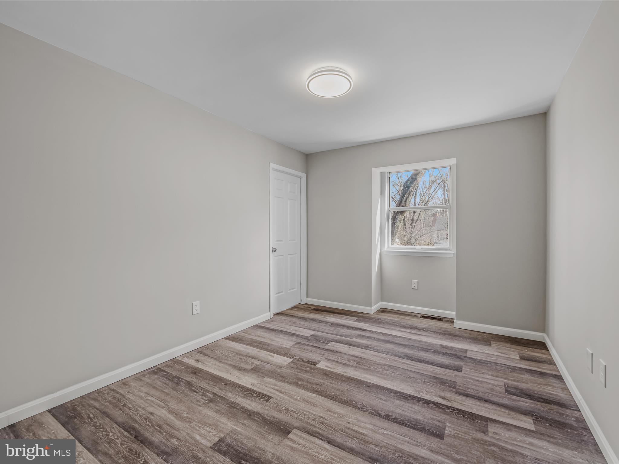 6 IRON BOLT COURT
