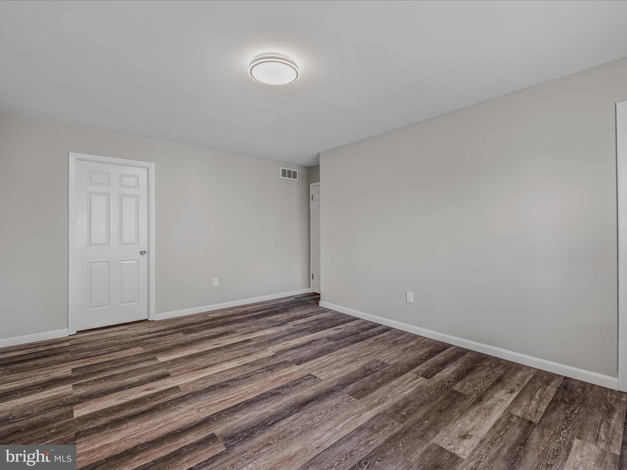 6 IRON BOLT COURT