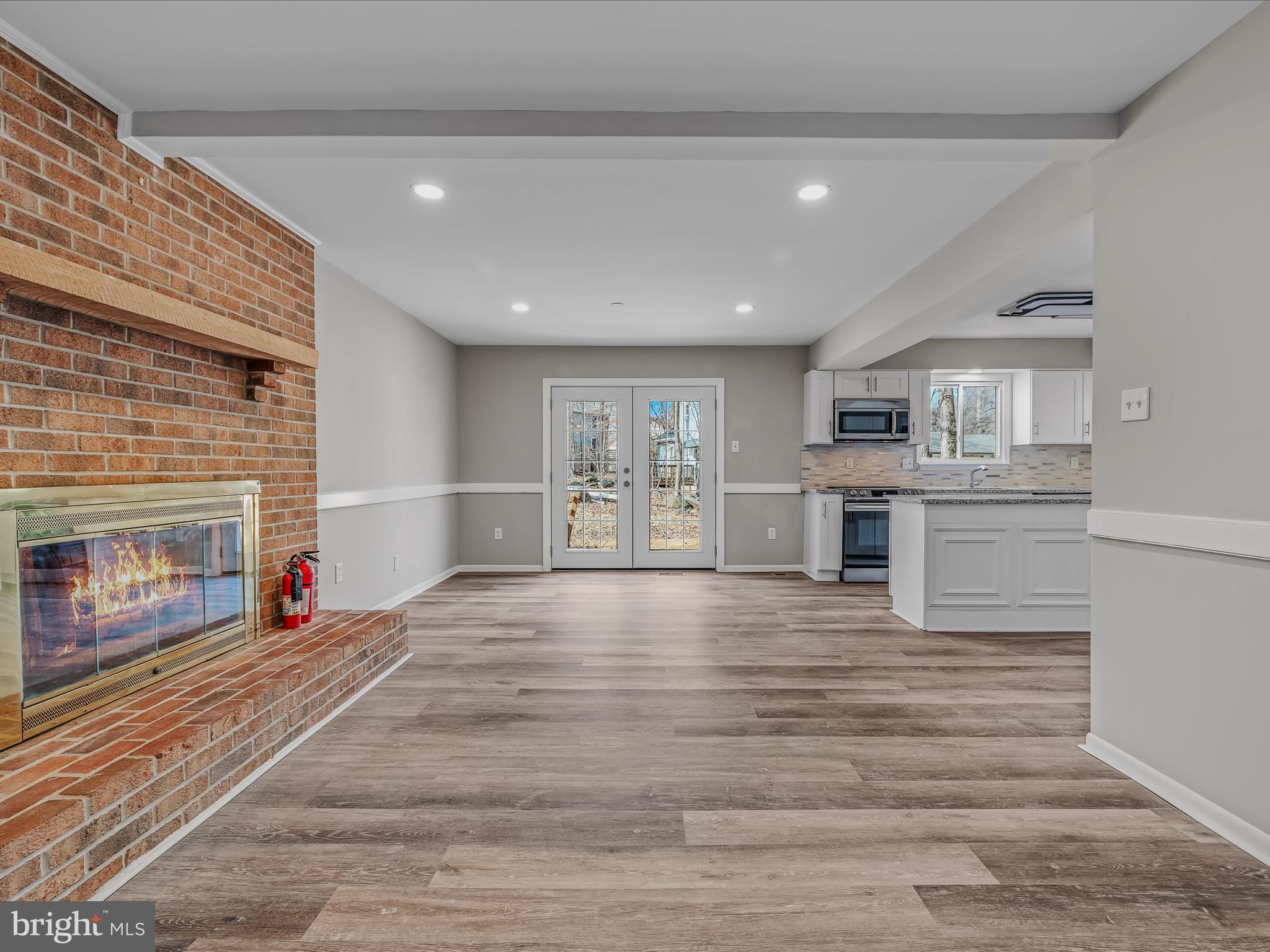 6 IRON BOLT COURT