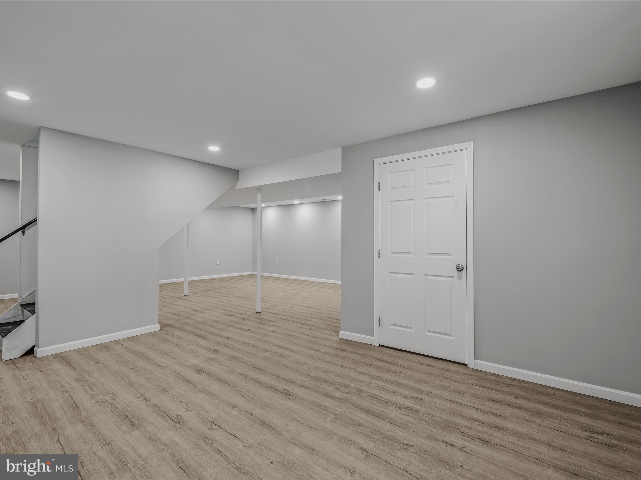 6 IRON BOLT COURT