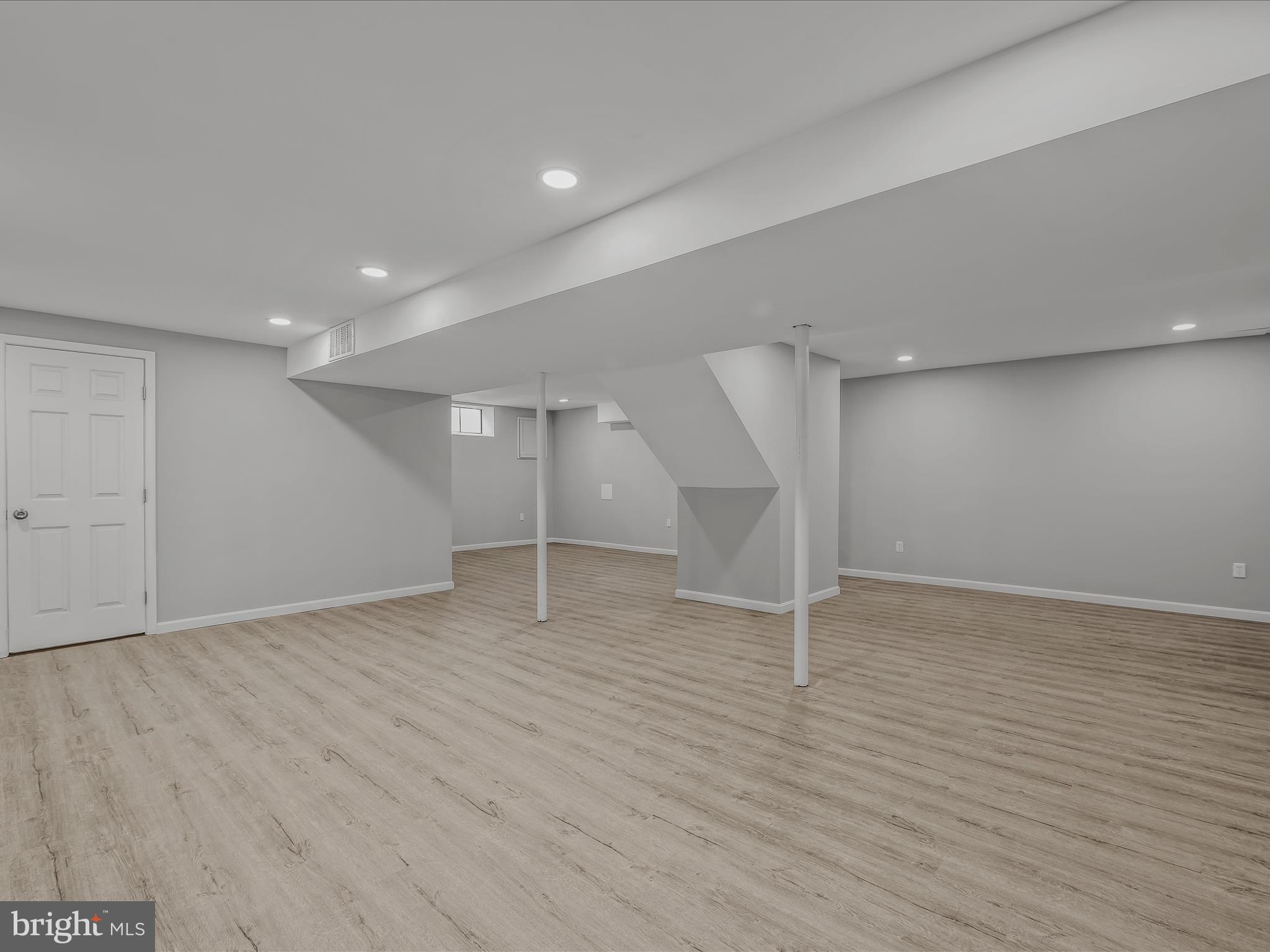 6 IRON BOLT COURT