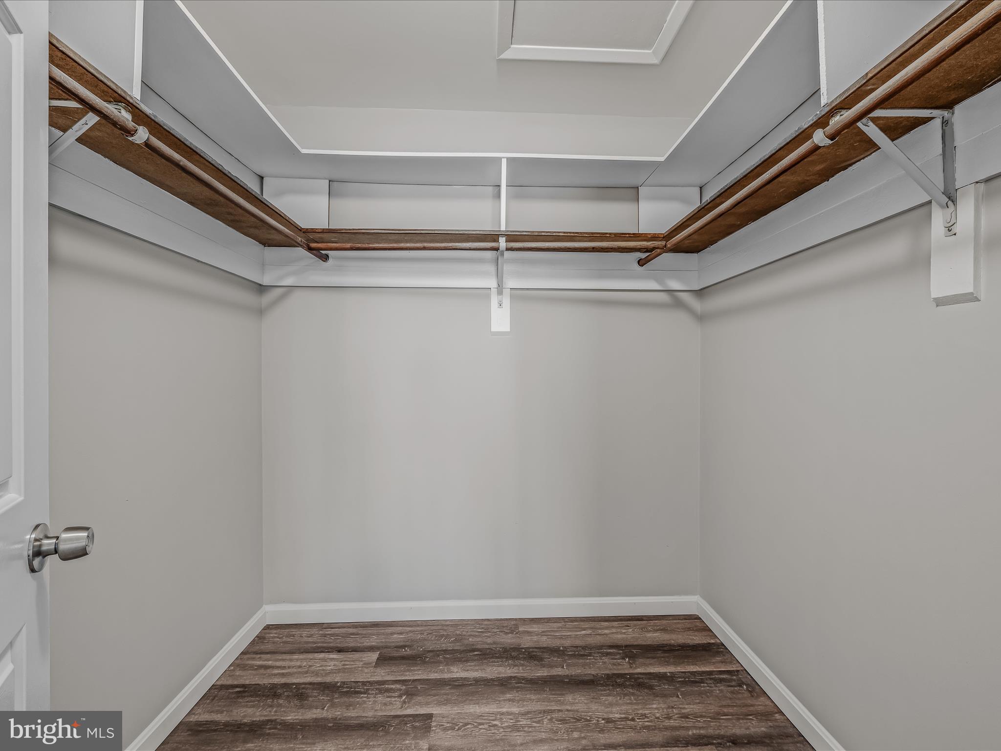 6 IRON BOLT COURT