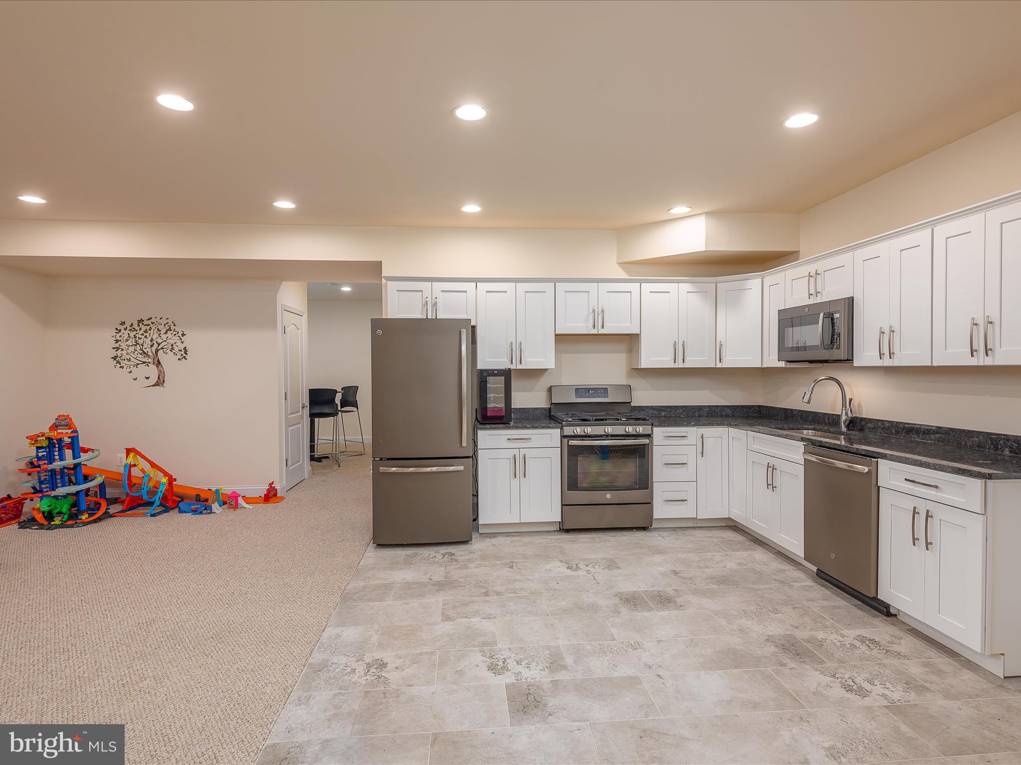 171 LACKAWANNA LANE