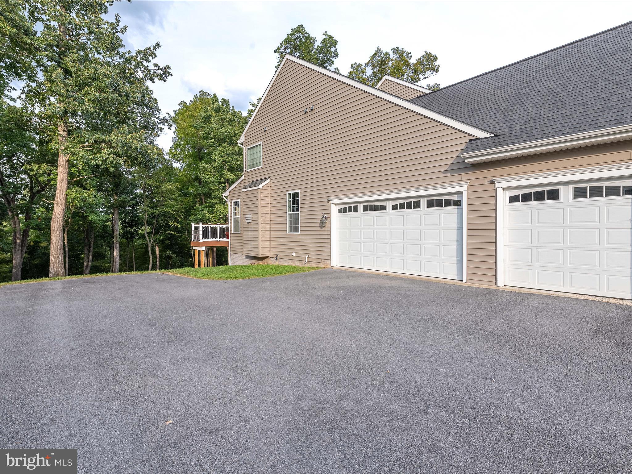 171 LACKAWANNA LANE