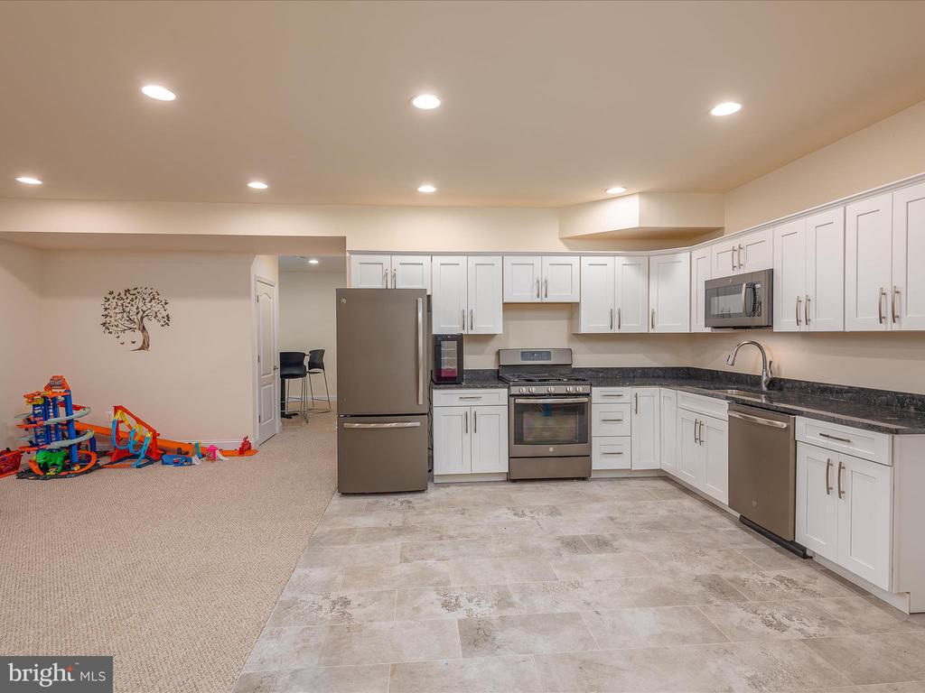 171 LACKAWANNA LANE