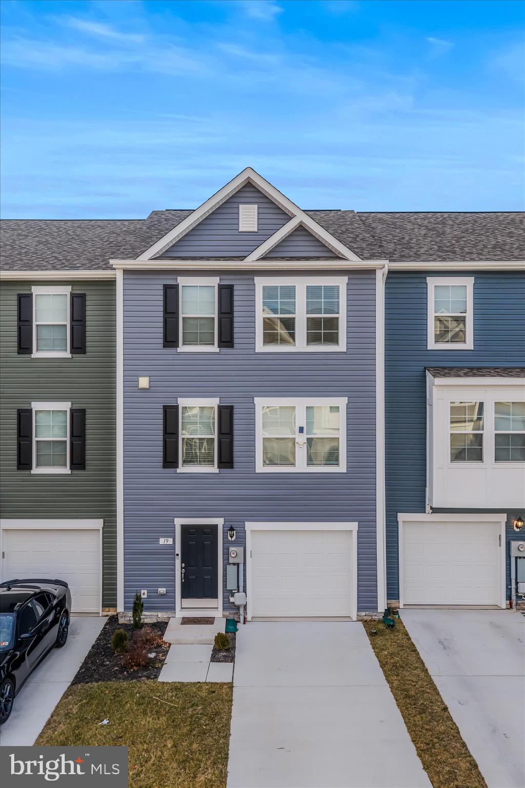 19 CLIFTON MANOR