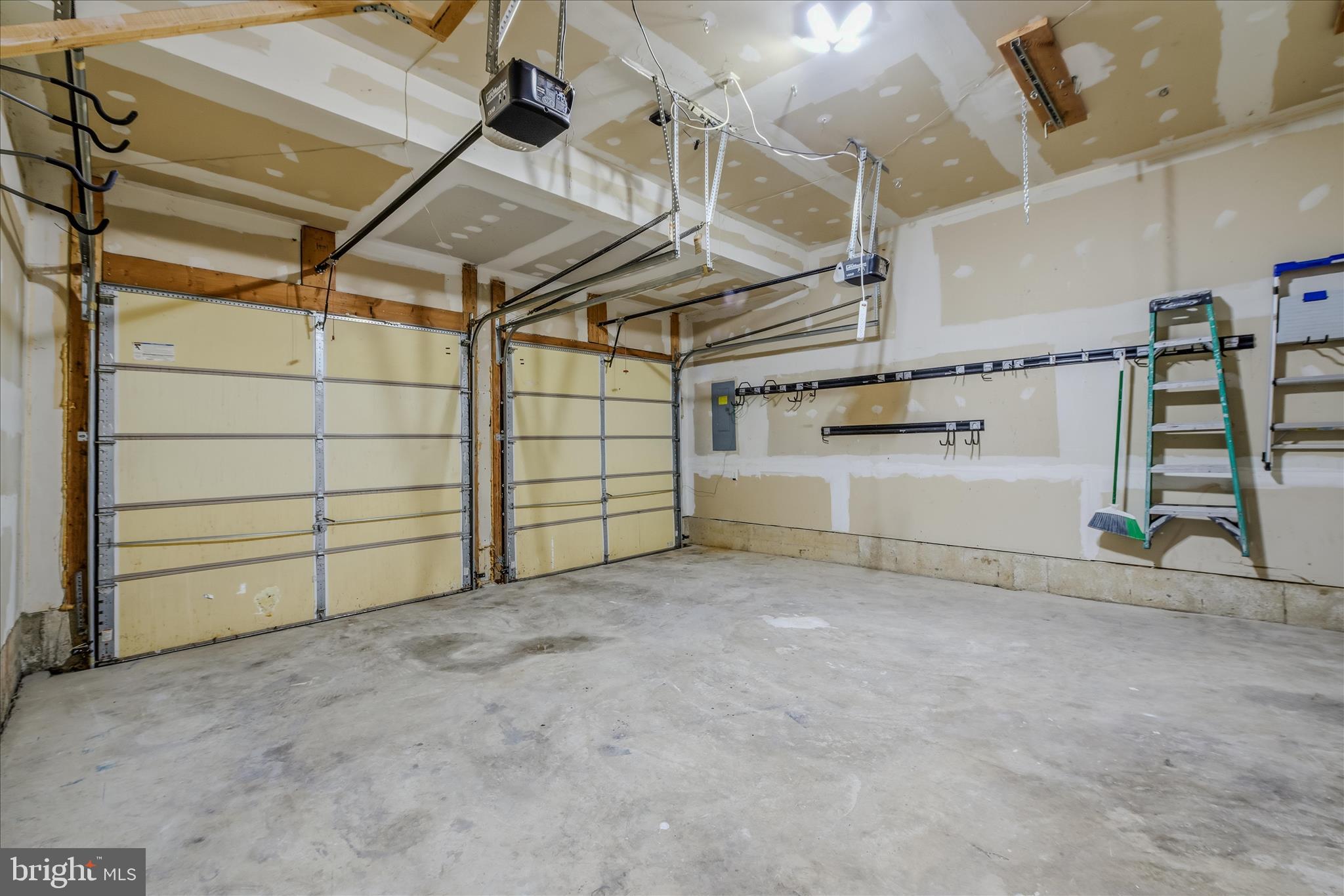 463 RICHWOOD HALL ROAD