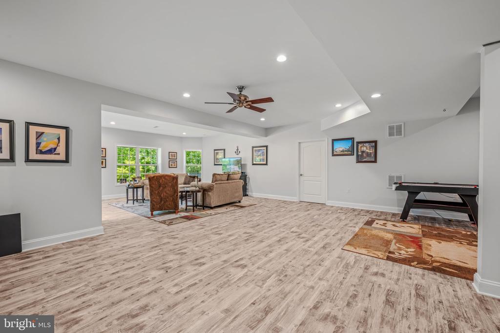 33 LACKAWANNA LANE