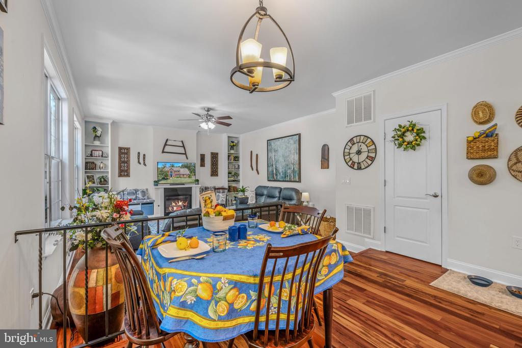 33 LACKAWANNA LANE
