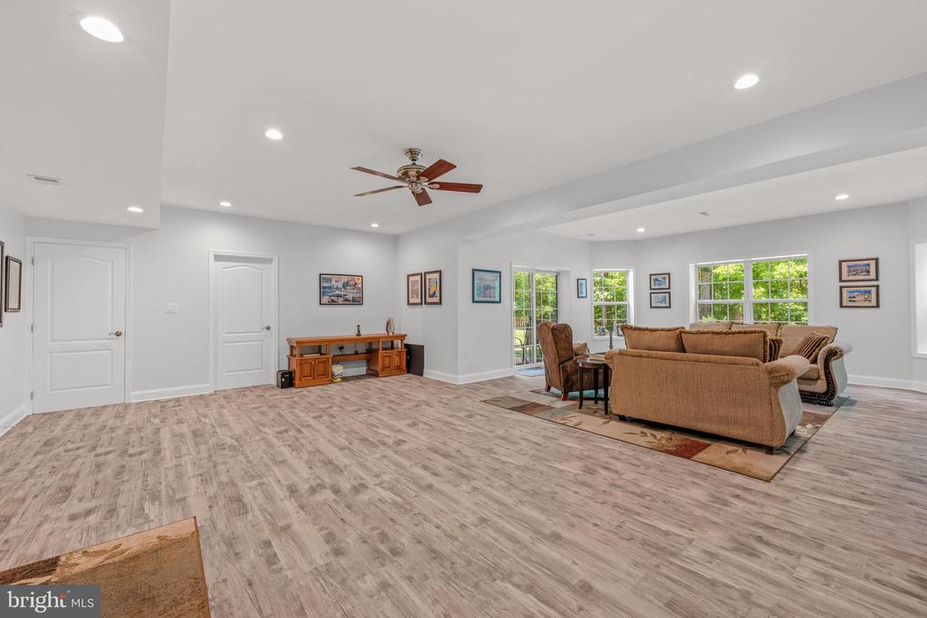 33 LACKAWANNA LANE