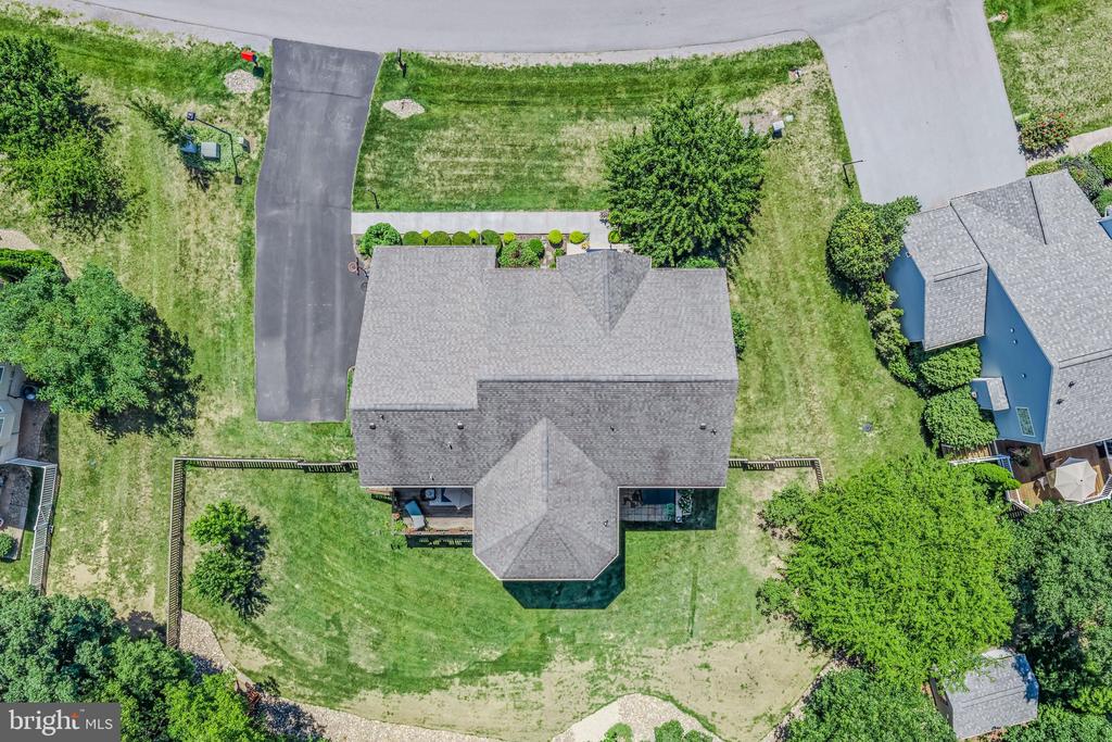 33 LACKAWANNA LANE