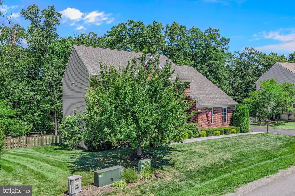 33 LACKAWANNA LANE