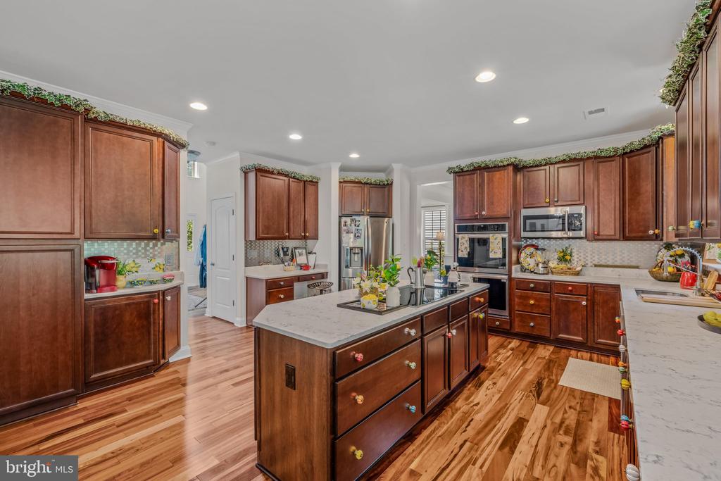 33 LACKAWANNA LANE