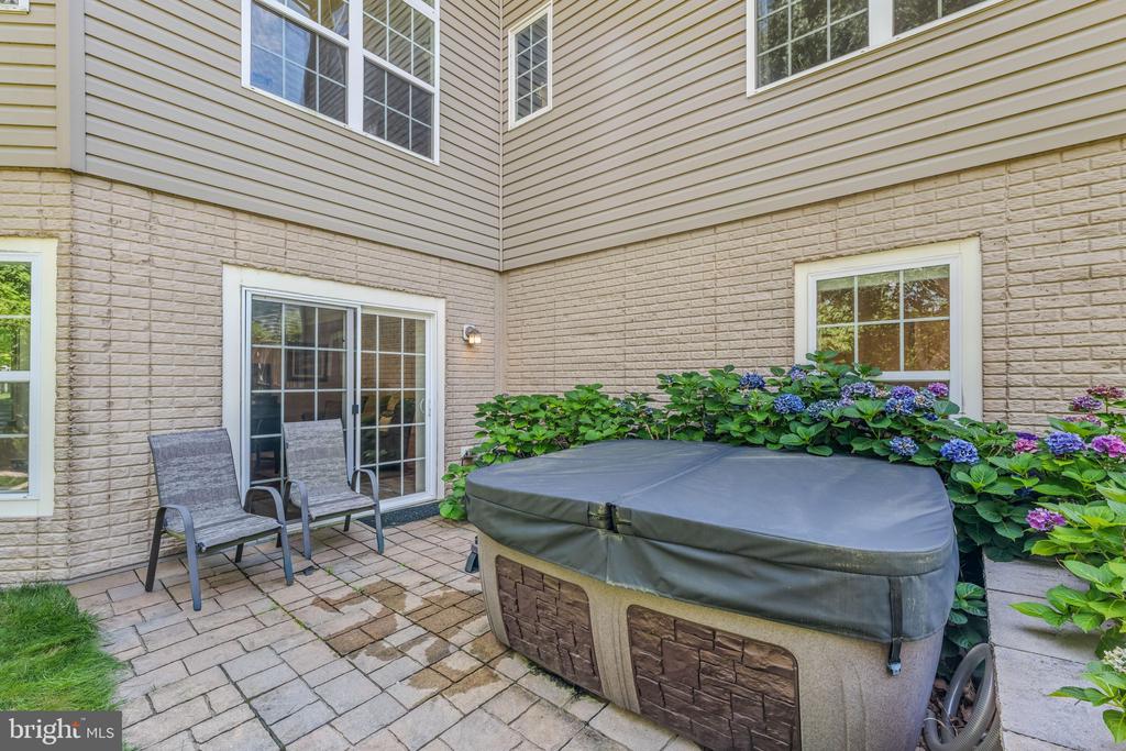 33 LACKAWANNA LANE