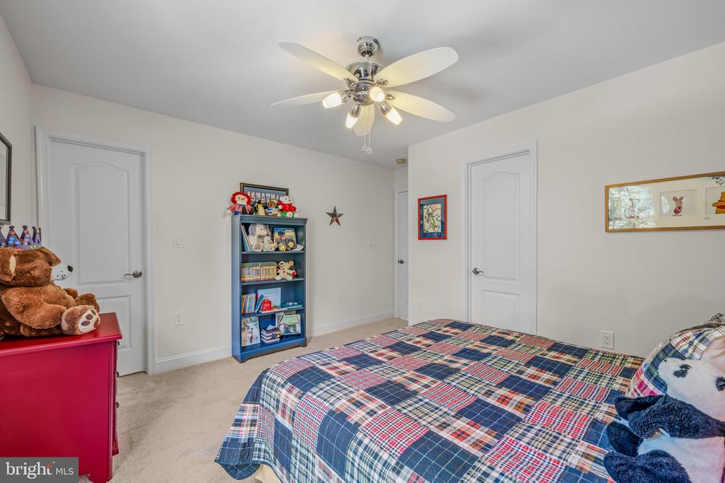33 LACKAWANNA LANE