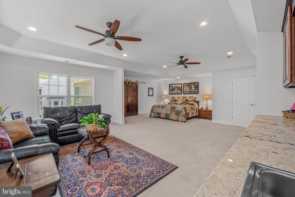 33 LACKAWANNA LANE