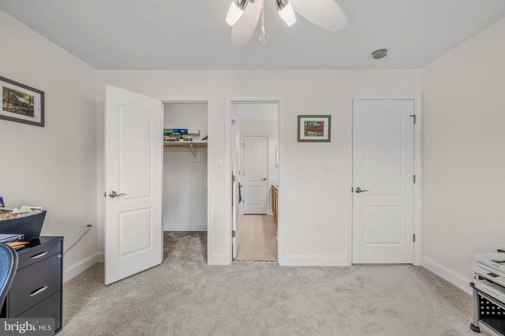 33 LACKAWANNA LANE