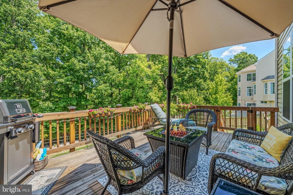 33 LACKAWANNA LANE