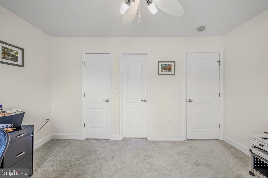 33 LACKAWANNA LANE