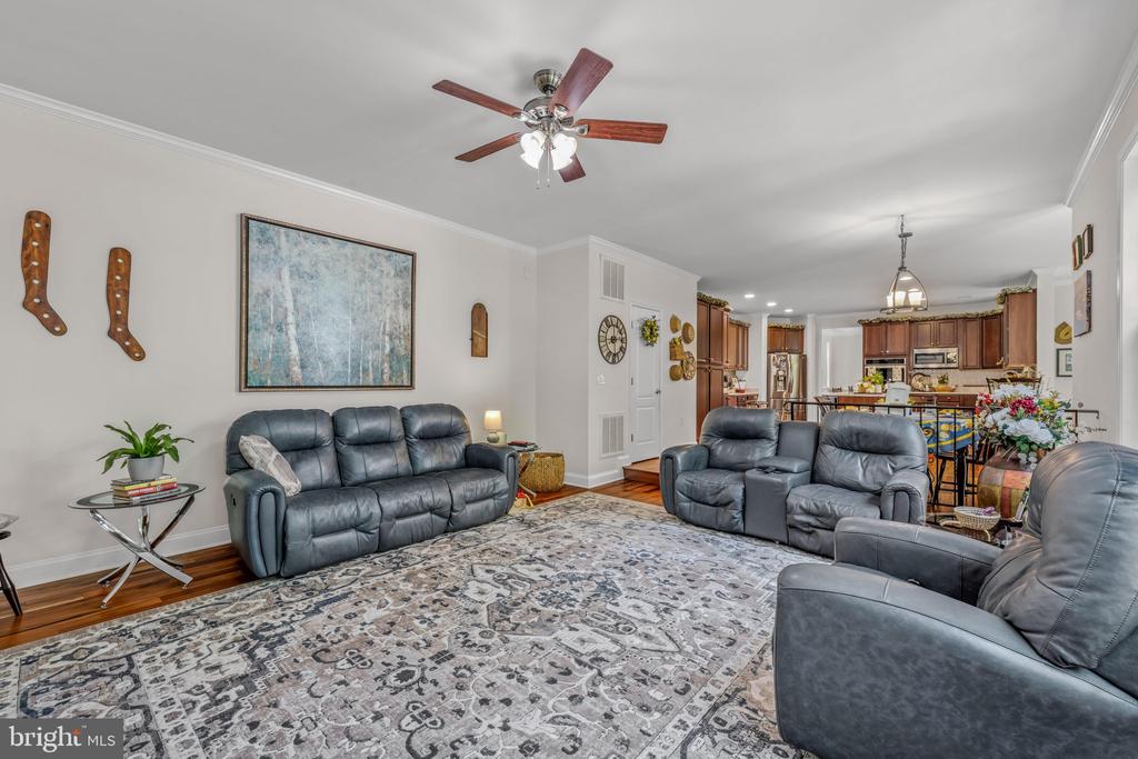 33 LACKAWANNA LANE
