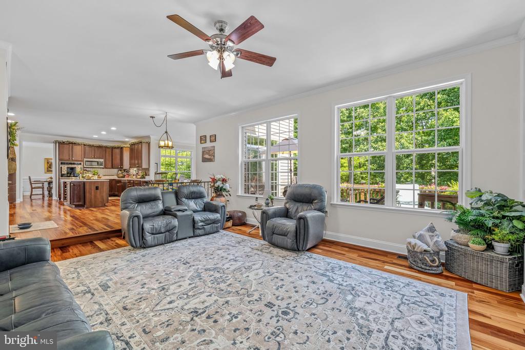 33 LACKAWANNA LANE