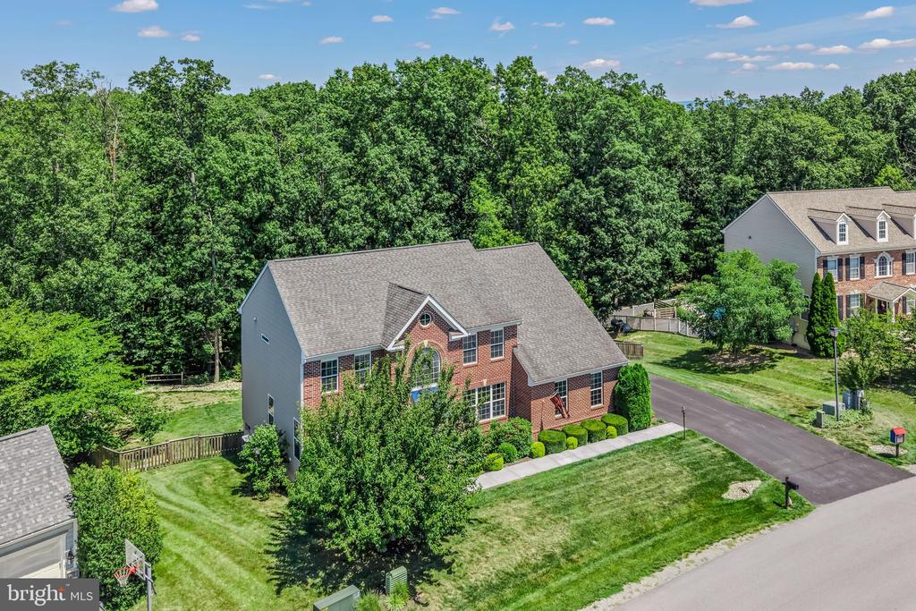 33 LACKAWANNA LANE