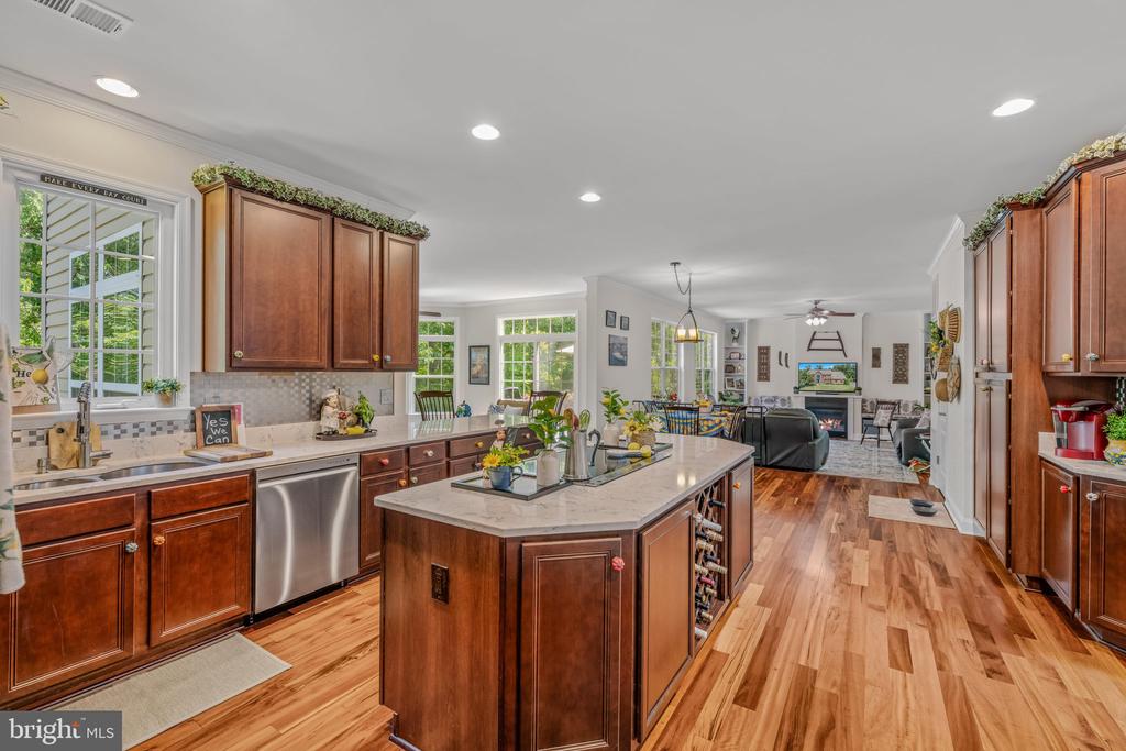33 LACKAWANNA LANE