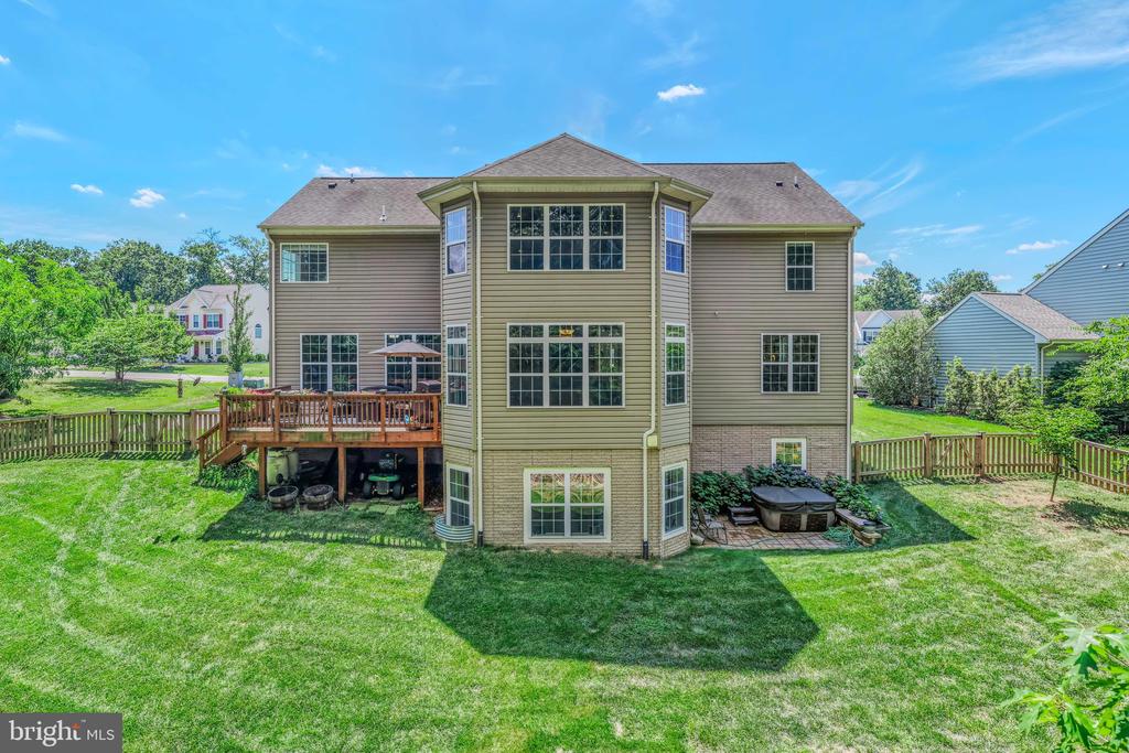 33 LACKAWANNA LANE