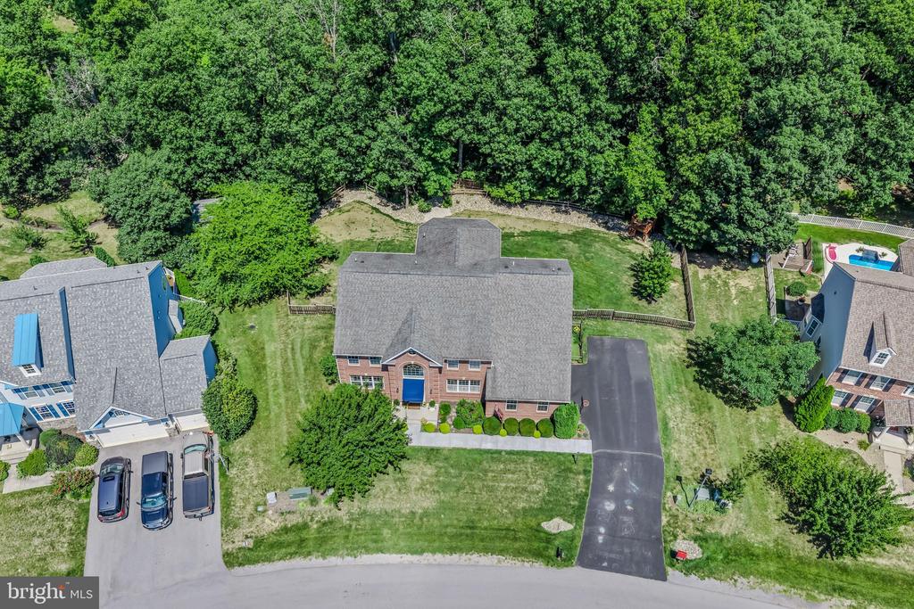 33 LACKAWANNA LANE