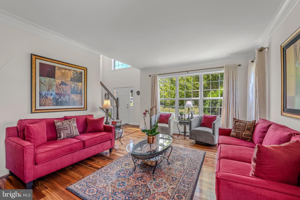 33 LACKAWANNA LANE