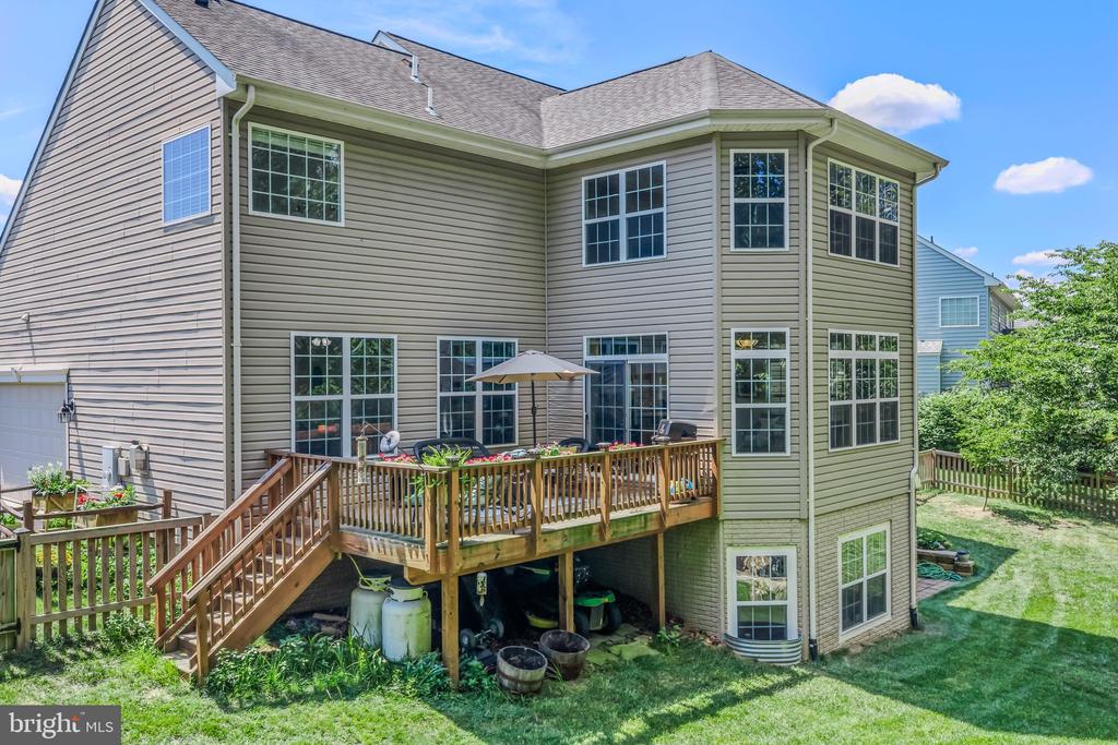 33 LACKAWANNA LANE