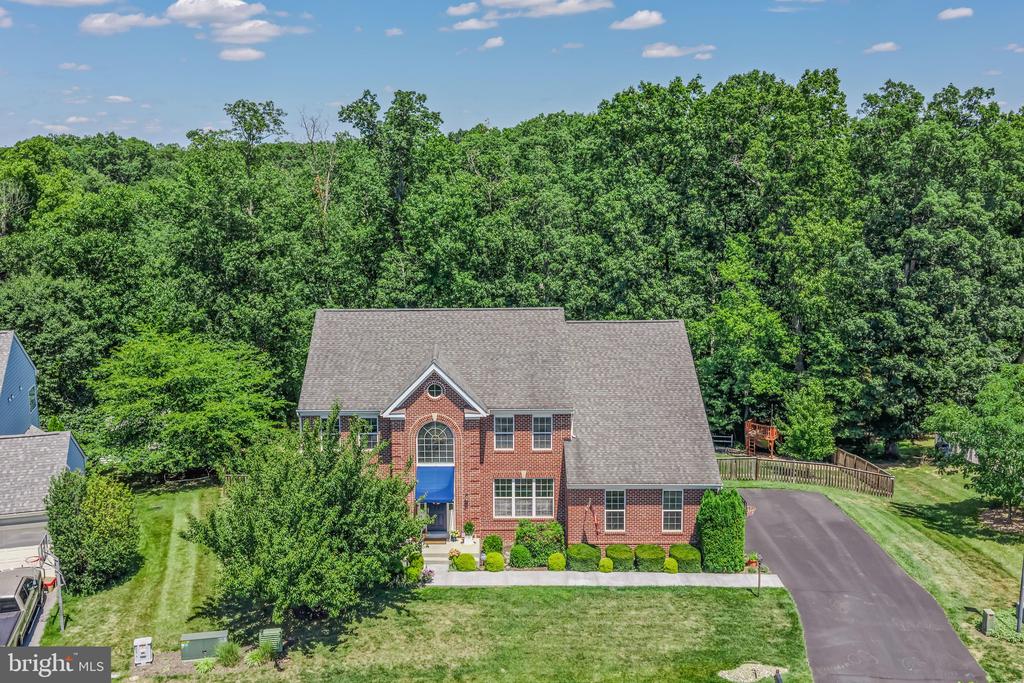 33 LACKAWANNA LANE