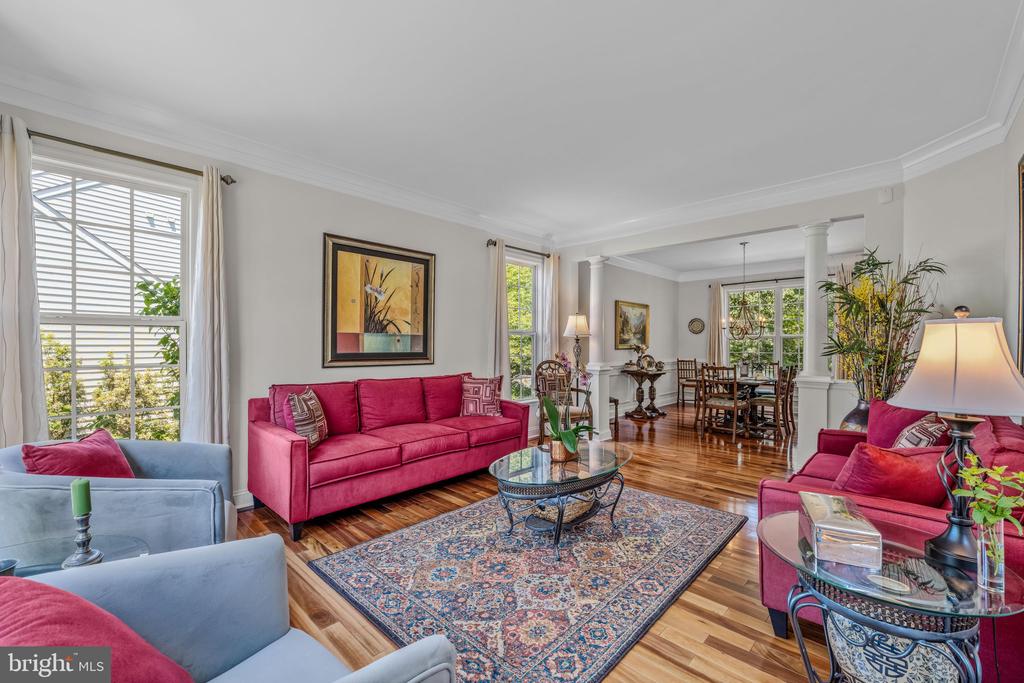 33 LACKAWANNA LANE