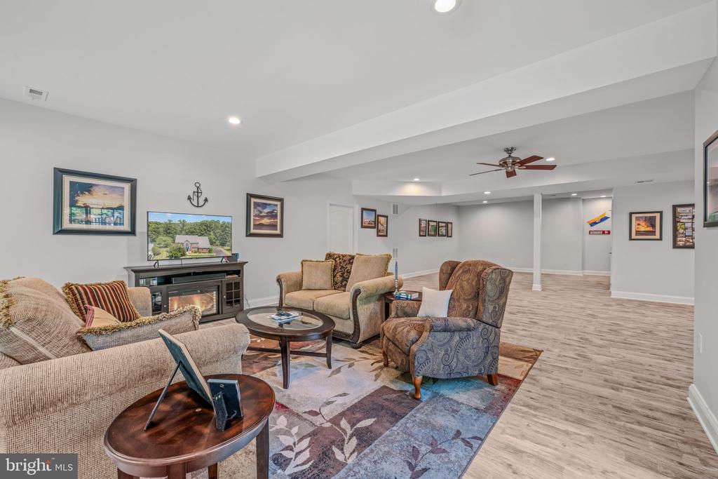 33 LACKAWANNA LANE