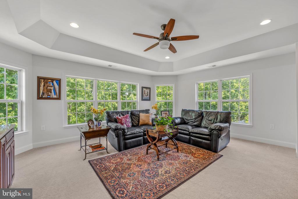 33 LACKAWANNA LANE