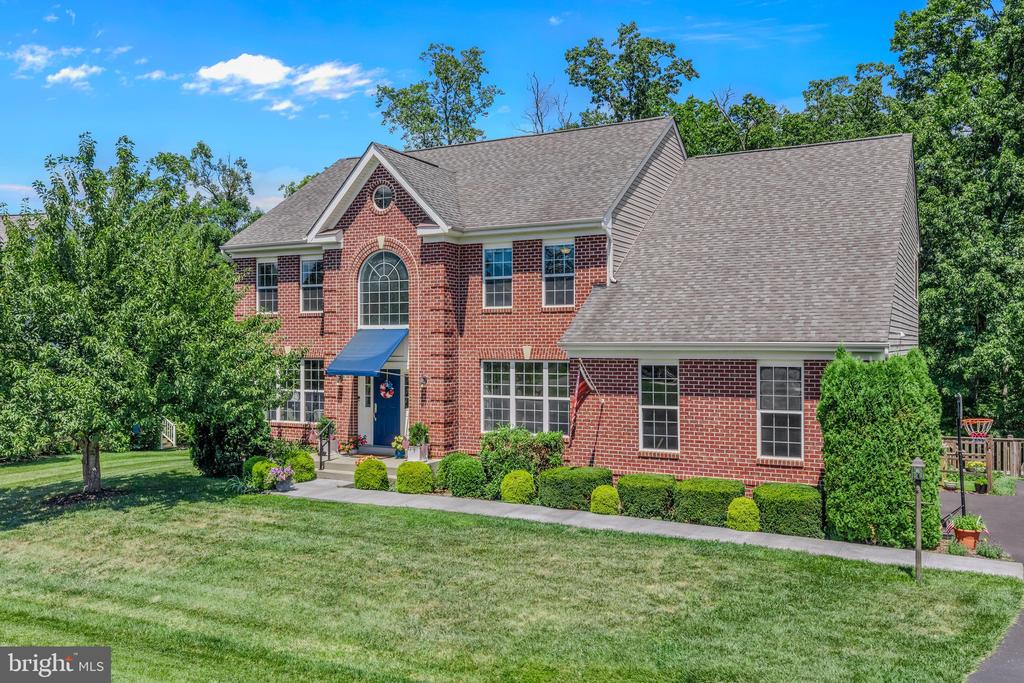 33 LACKAWANNA LANE