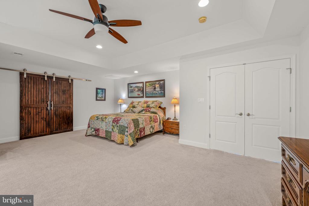 33 LACKAWANNA LANE