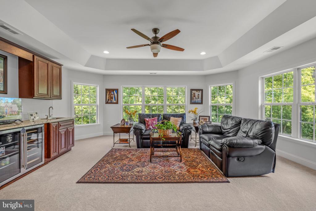 33 LACKAWANNA LANE